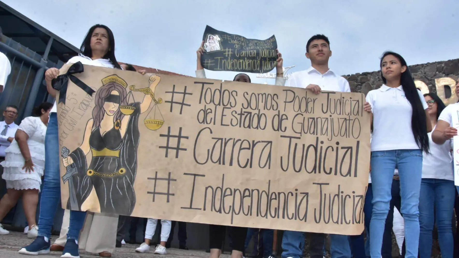 Jueces civiles de Irapuato se manifiestan contra reforma judicial (2)